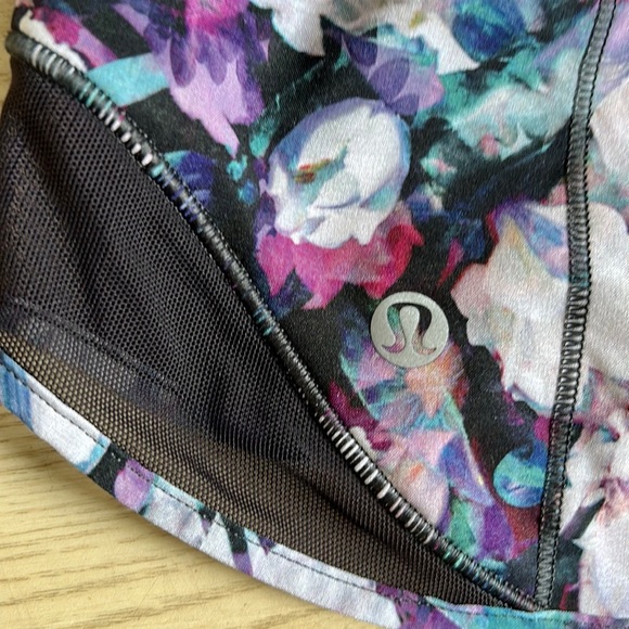 Lulu Lemon Hotty Hot Low-Rise Lined Short 4” size 12 - Picture 3 of 8